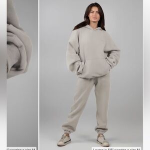 Comfort sweatsuit (pants and sweatshirt included!), size M in Cement